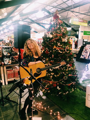 Event Kelly Barnes Singer Guitarist Northamptonshire