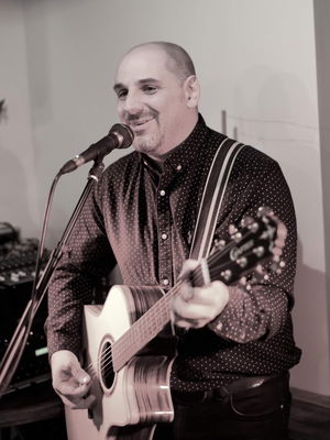 Event Dean Lands Solo Singer/Guitarist Stoke On Trent, Staffordshire