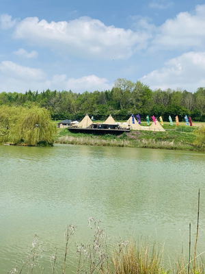 Event Elly Singer Guitarist London