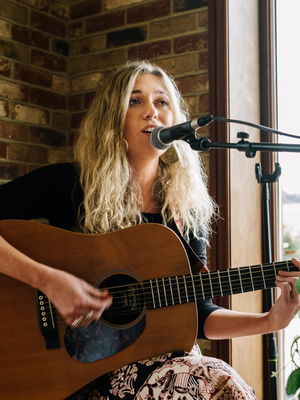 Event Kelly Barnes Singer Guitarist Northamptonshire