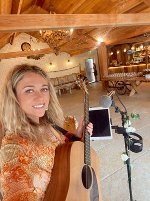 Event Kelly Barnes Singer Guitarist Northamptonshire