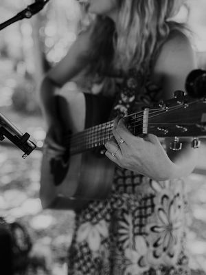 Event Kelly Barnes Singer Guitarist Northamptonshire