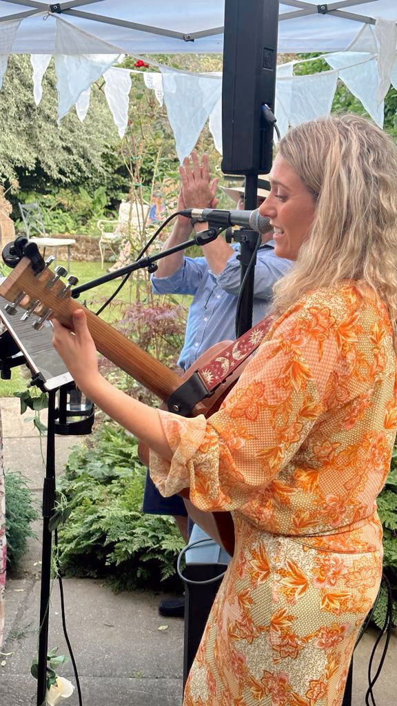 Kelly Barnes Singer Guitarist Review Private Party Kent