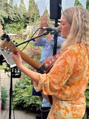 Event Kelly Barnes Singer Guitarist Northamptonshire