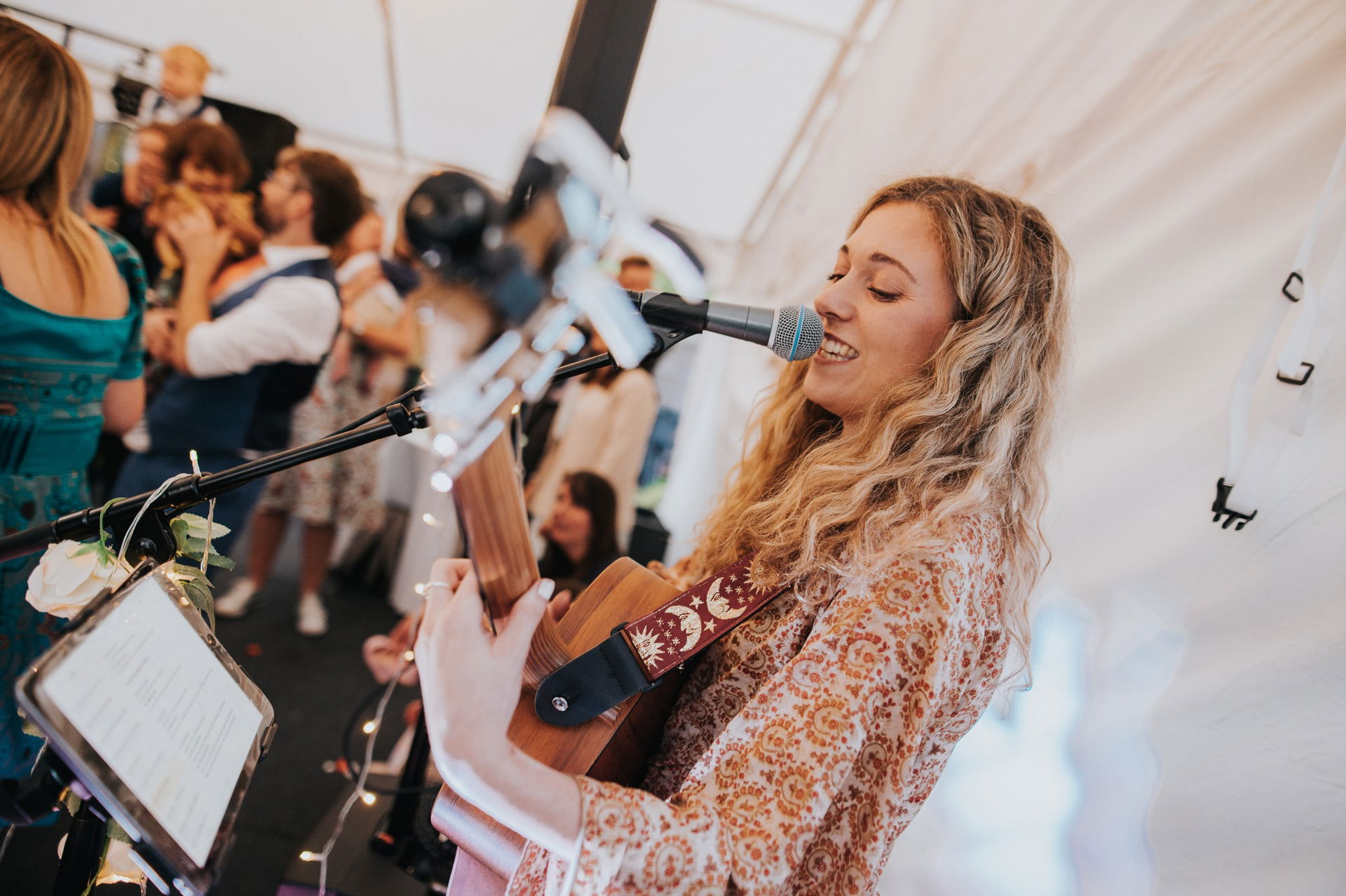 Kelly Barnes Singer Guitarist Review Wedding Hertfordshire