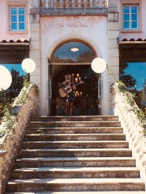 Event Kelly Barnes Singer Guitarist Northamptonshire