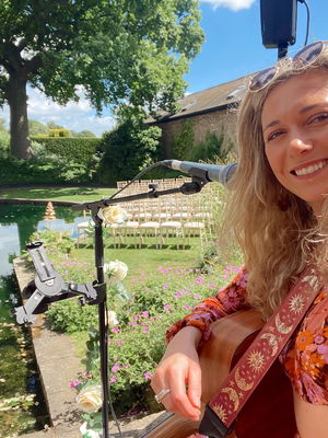 Event Kelly Barnes Singer Guitarist Northamptonshire