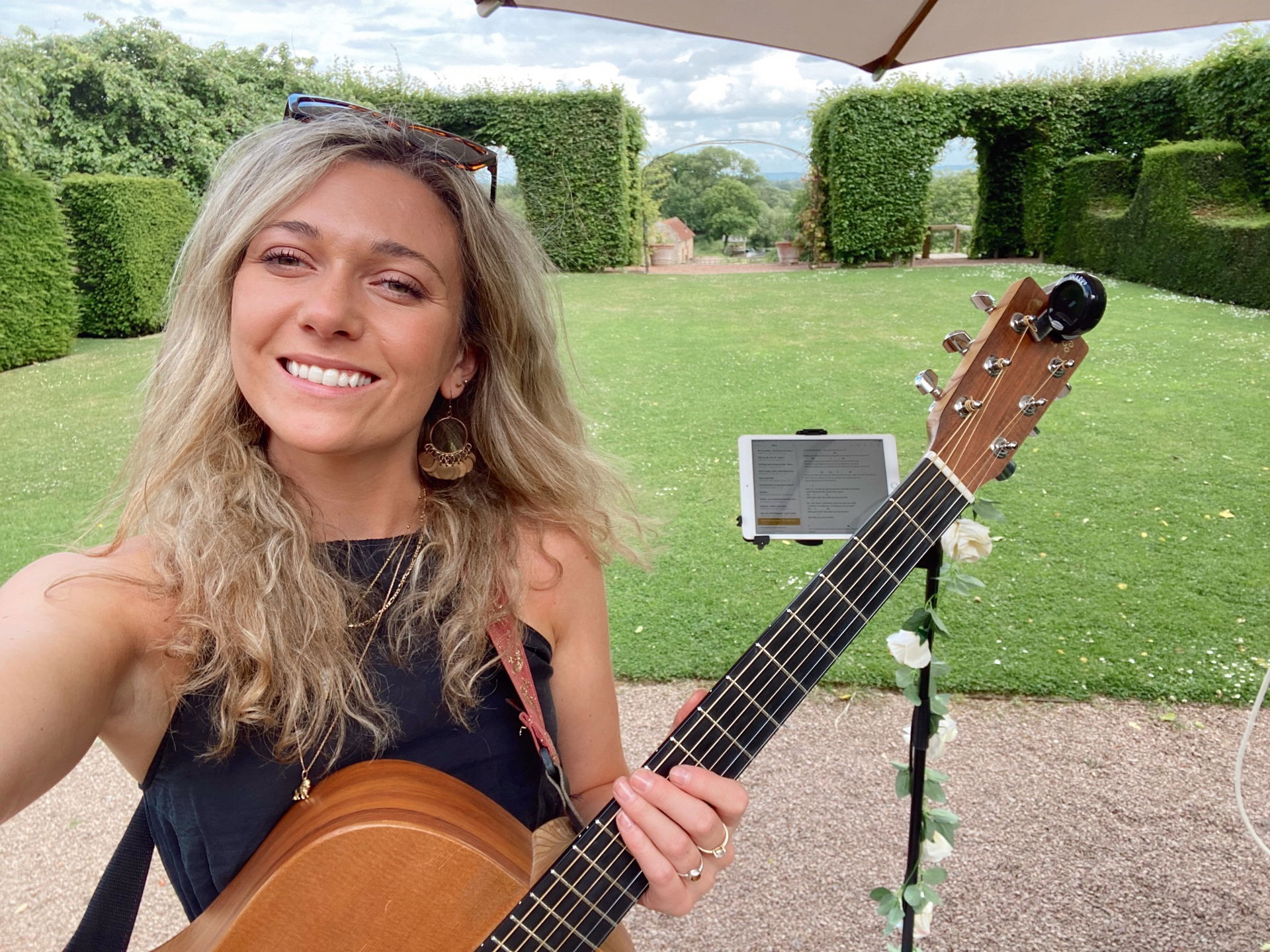 Kelly Barnes Singer Guitarist Review Wedding Gloucestershire