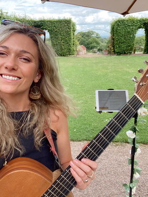 Event Kelly Barnes Singer Guitarist Northamptonshire