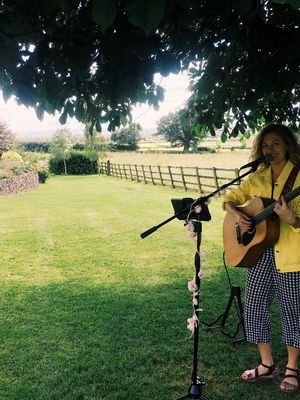 Event Kelly Barnes Singer Guitarist Northamptonshire
