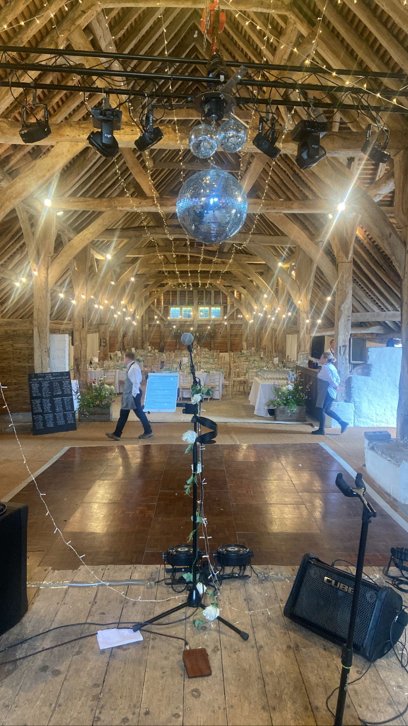 Kelly Barnes Singer Guitarist Review Wedding West Sussex