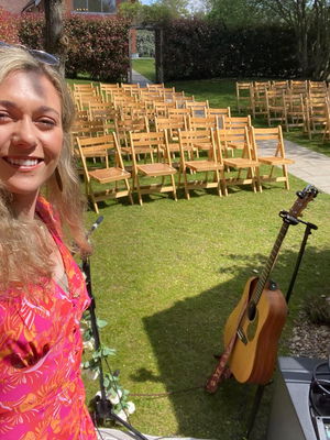 Event Kelly Barnes Singer Guitarist Northamptonshire