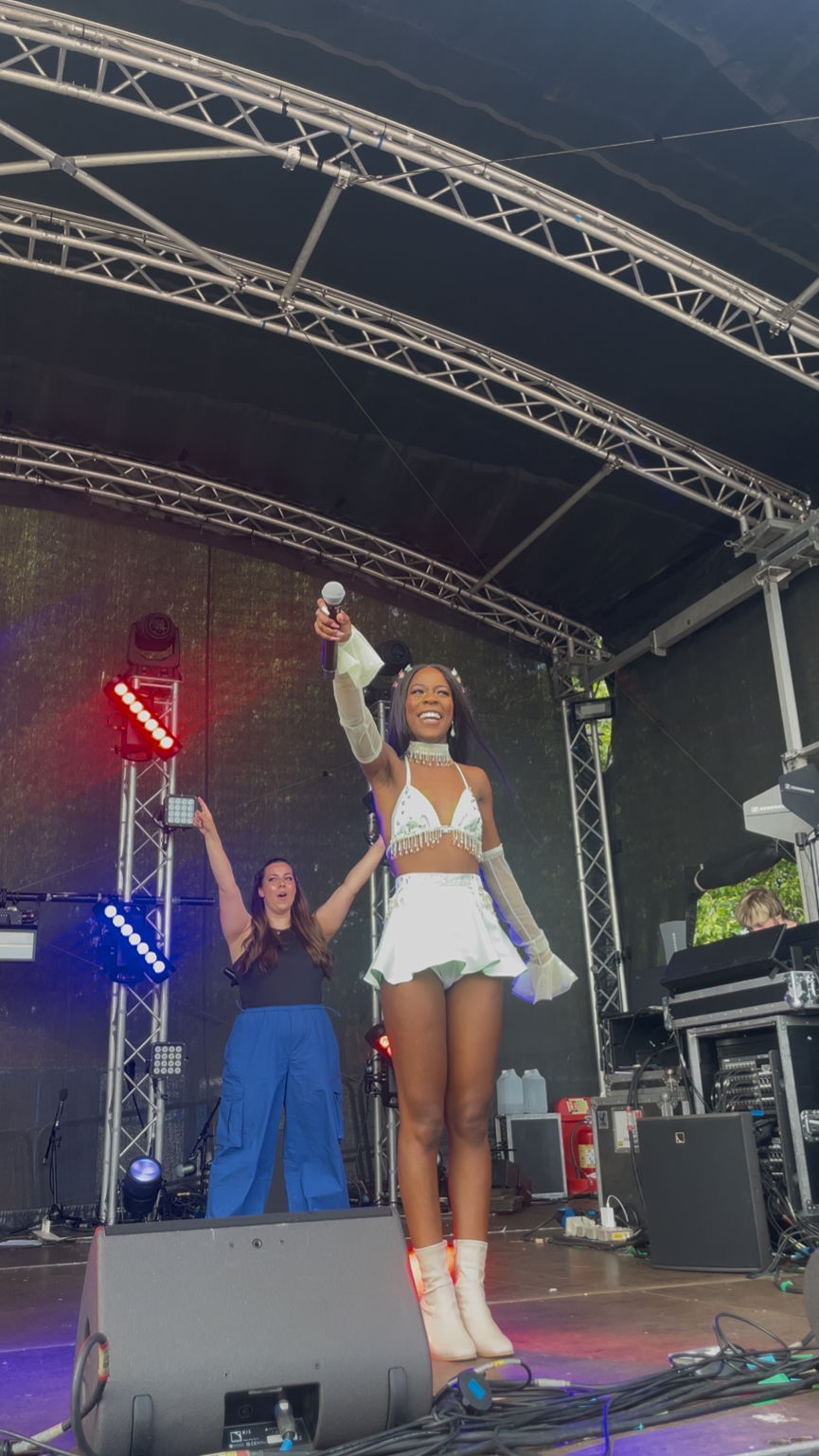 Motown Queen Solo Singer With Tracks Review Festival / Outdoor Event Cambridgeshire