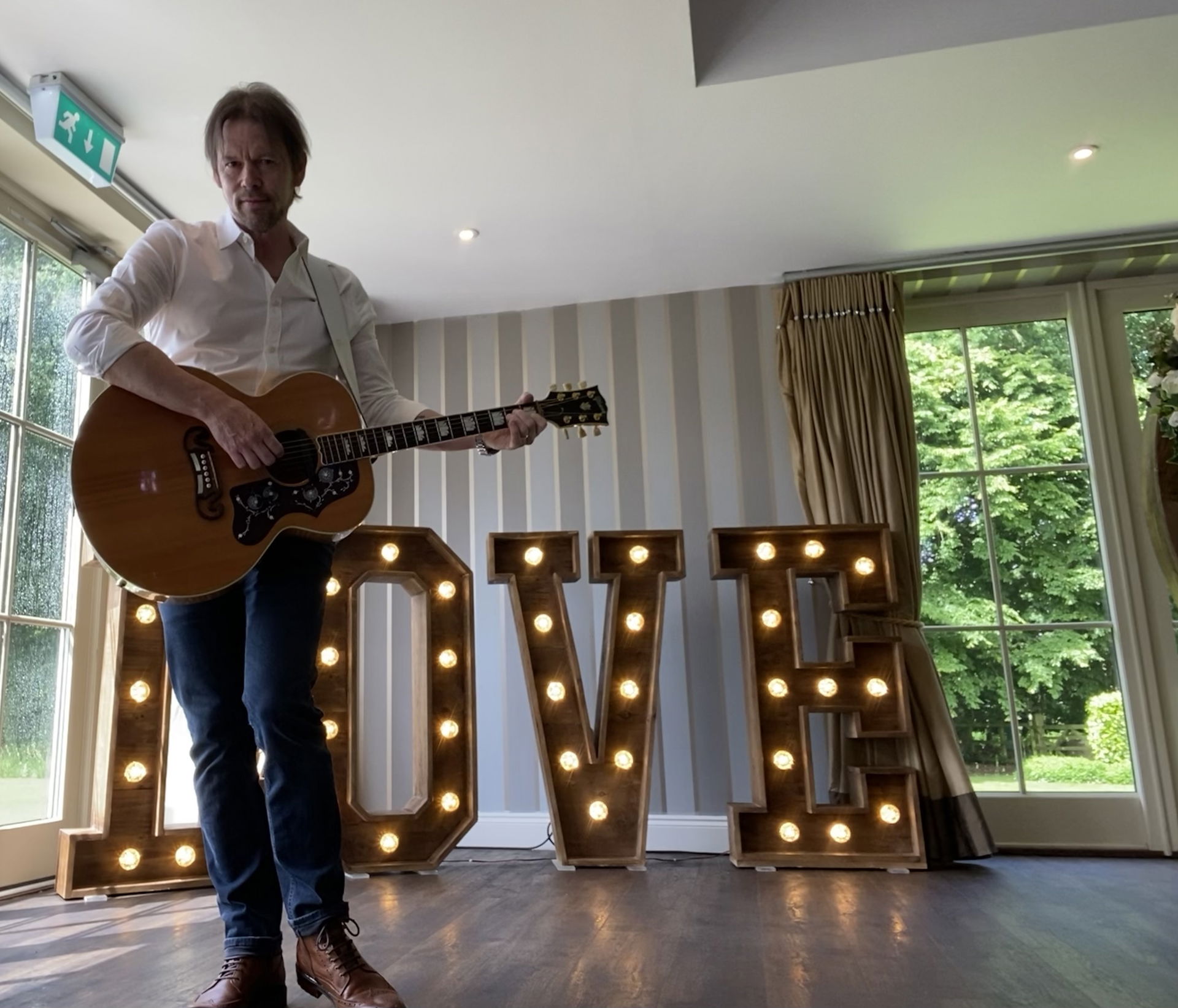 Mark Stevens Singer Guitarist Review Wedding Nottinghamshire