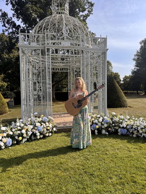 Event Kelly Barnes Singer Guitarist Northamptonshire