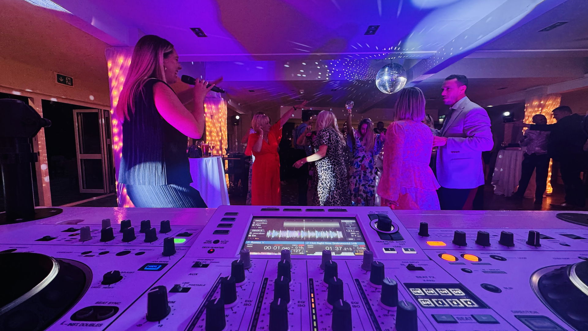 Sonic Paradise DJ Live Act Review Wedding Buckinghamshire