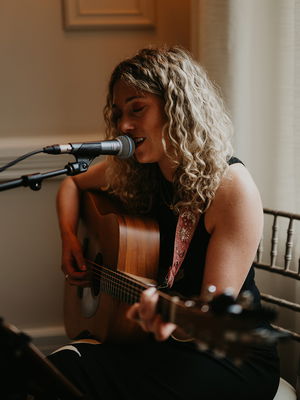 Event Kelly Barnes Solo Singer Guitarist Northamptonshire