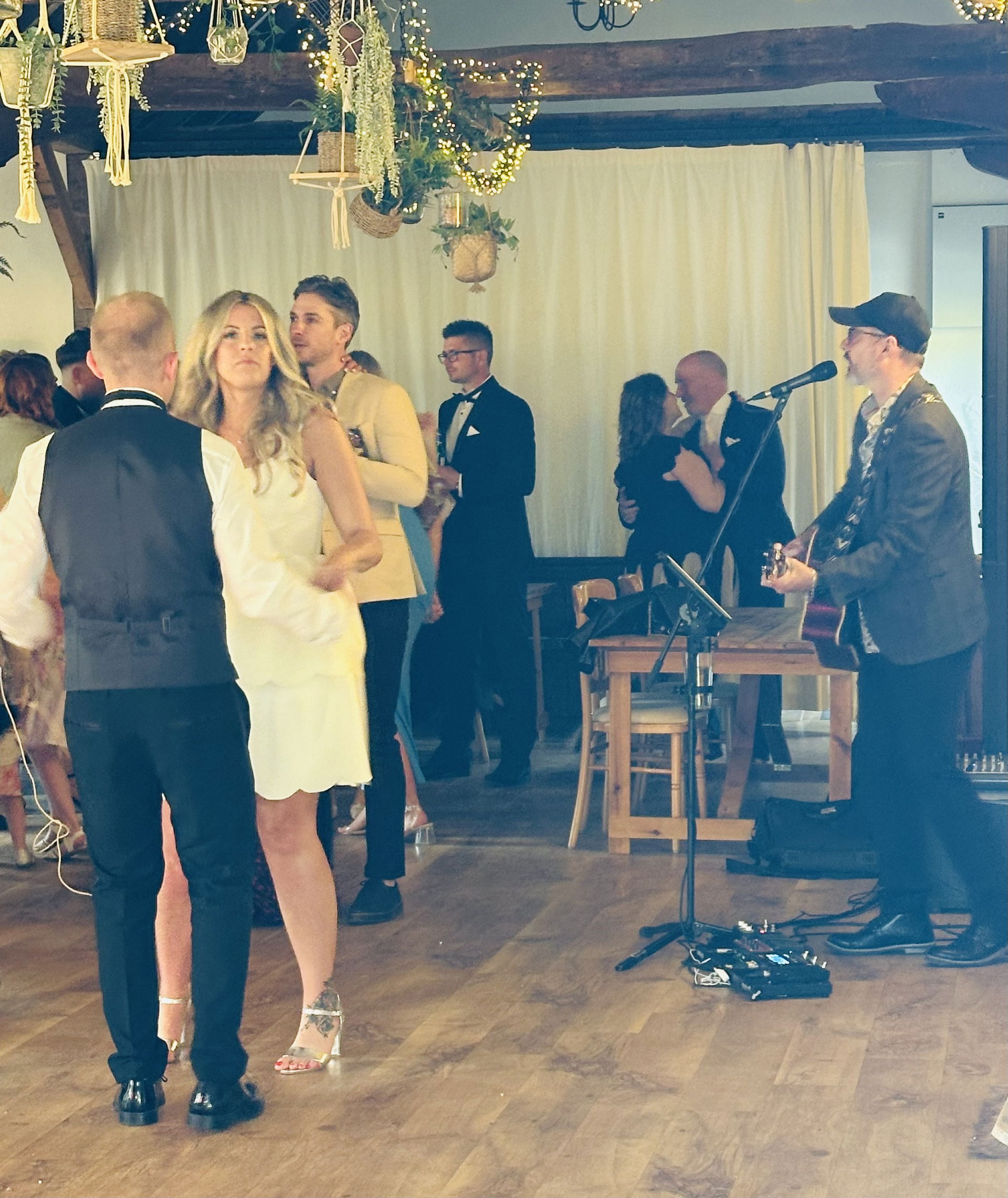 Steve Young Singer Guitarist Review Wedding Suffolk