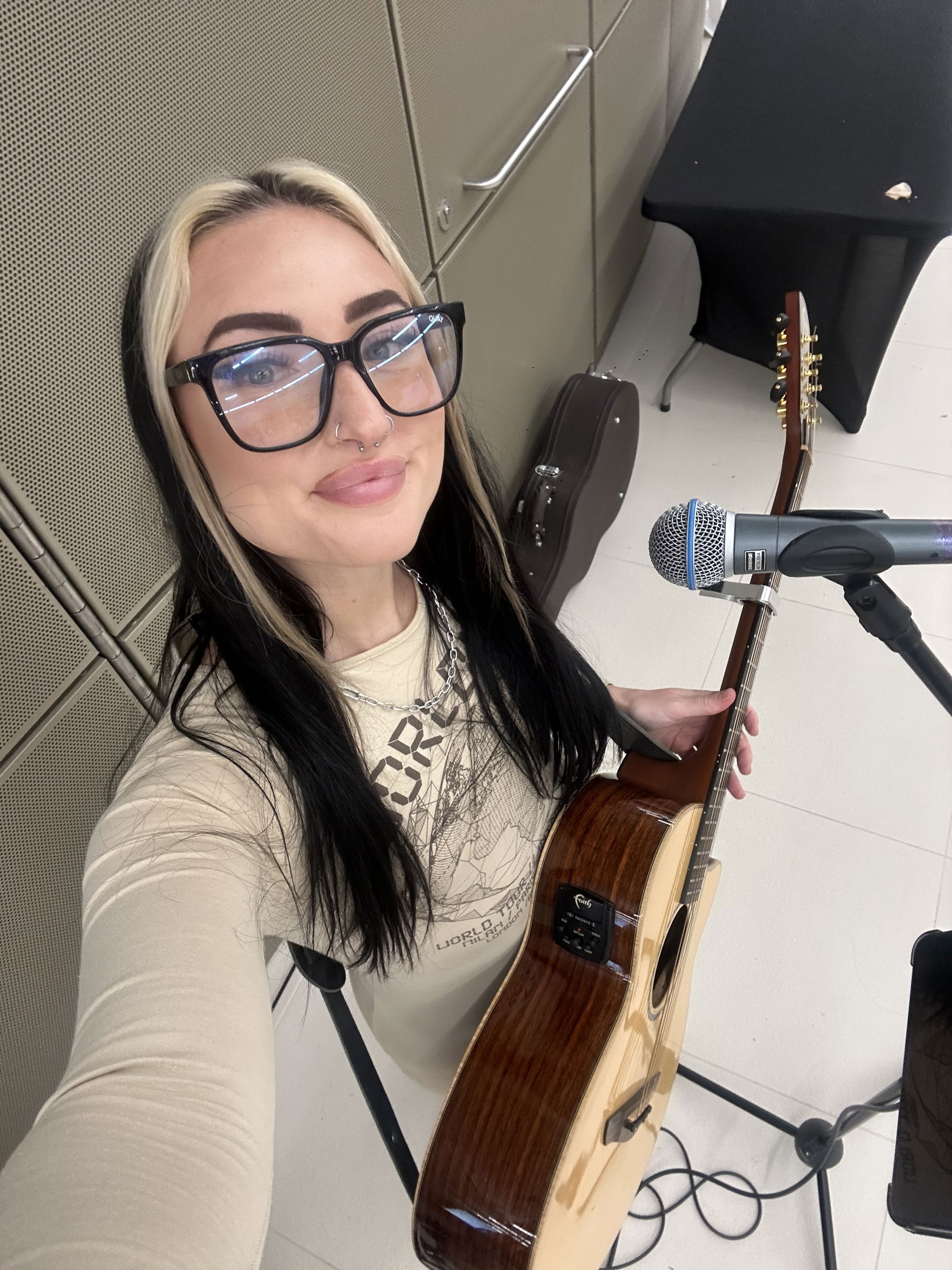 Bethany Amelia Singer Guitarist Review Corporate Event Cambridgeshire