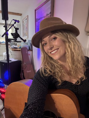 Event Kelly Barnes Singer Guitarist Northamptonshire