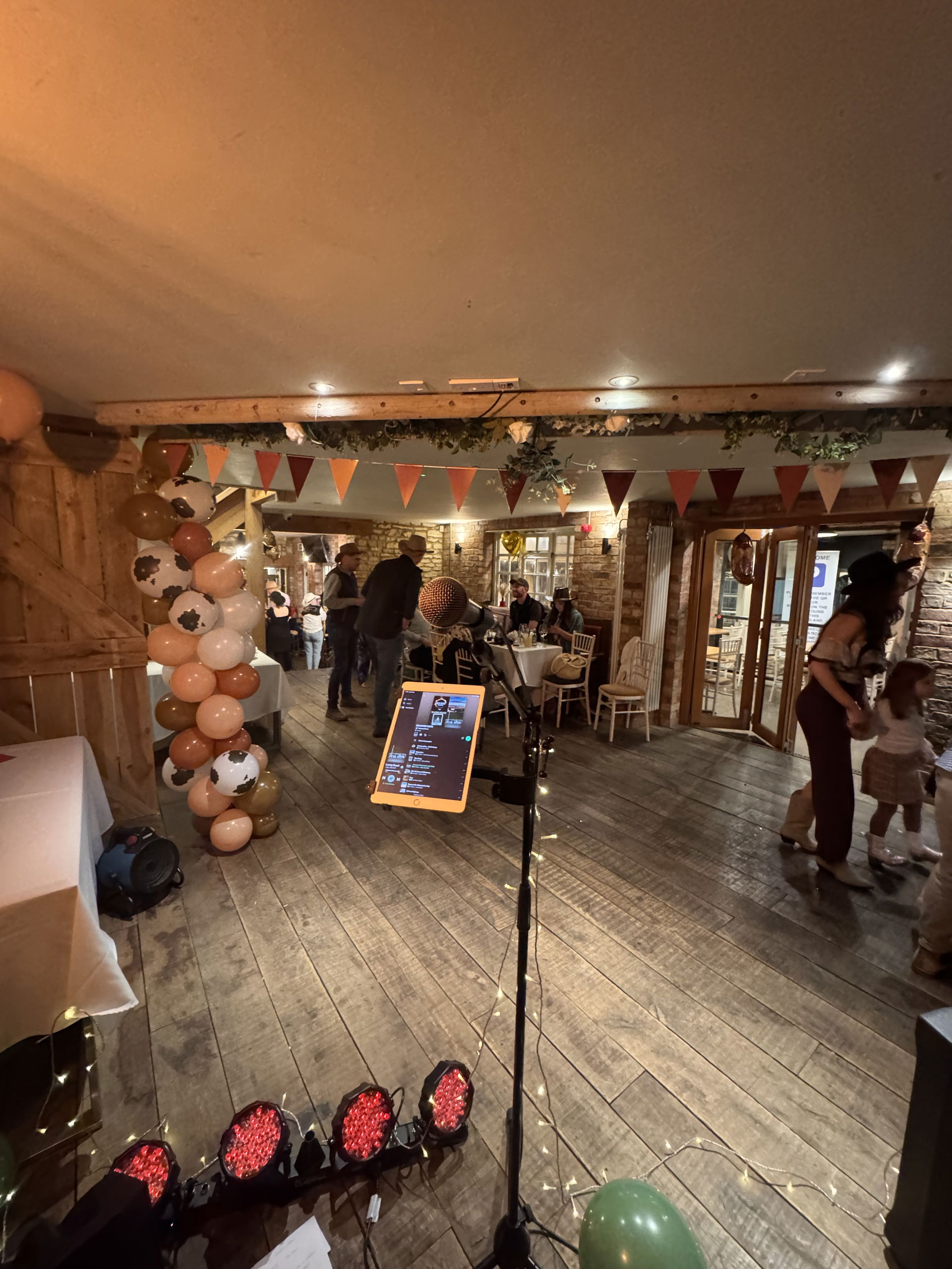 Kelly Barnes Singer Guitarist Review Private Party Northamptonshire