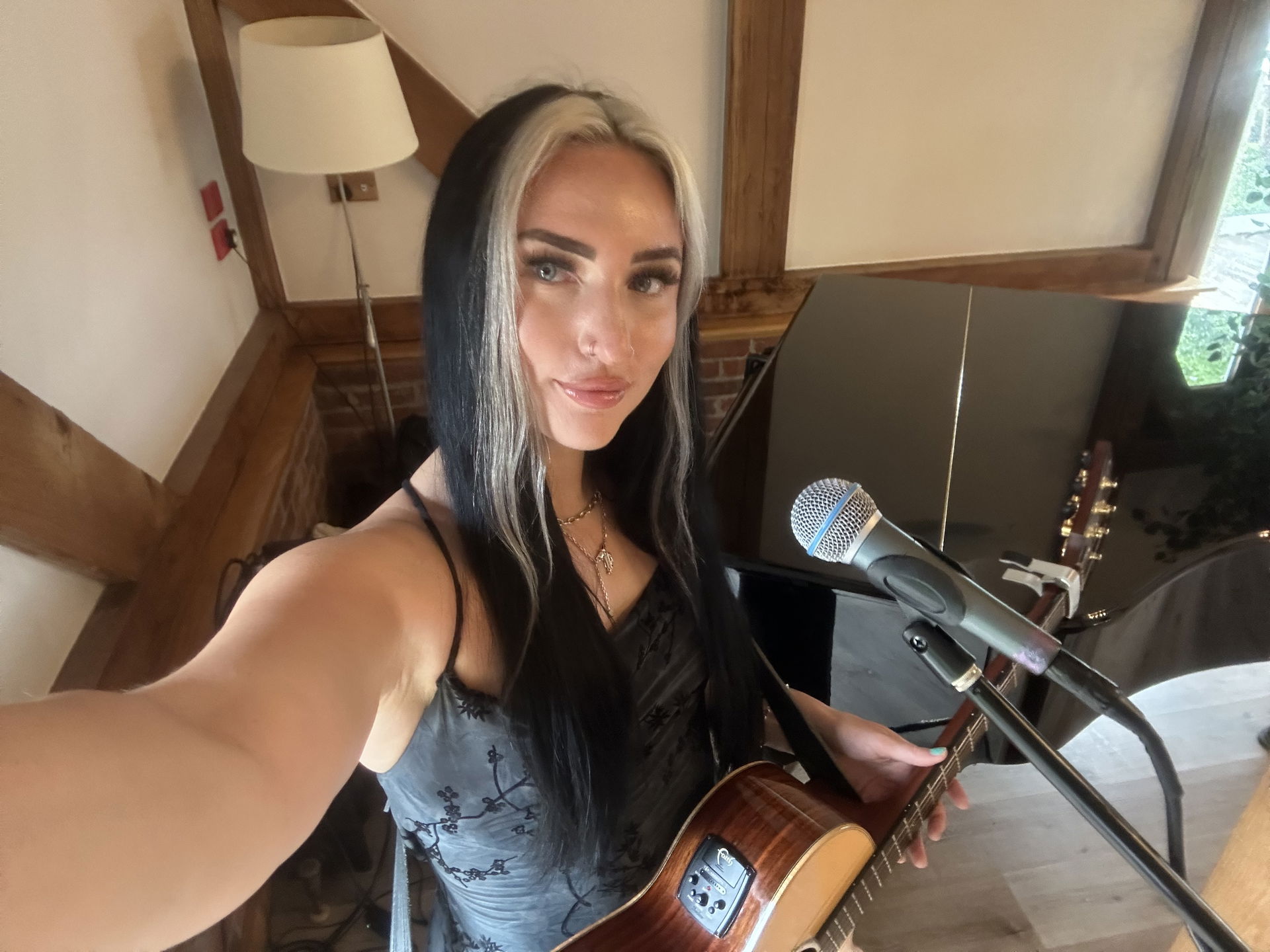 Bethany Amelia Singer Guitarist Review Wedding Cheshire