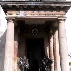 Just a glimpse of the castle from the high street