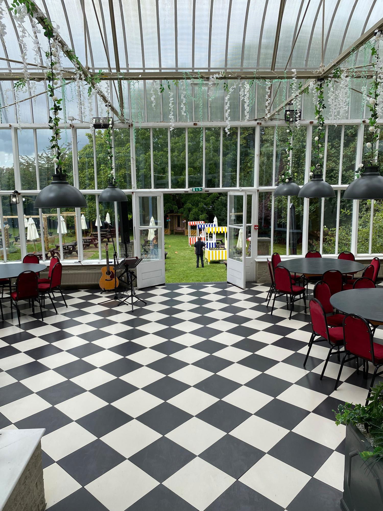 Daniel Cassini Singer Guitarist Review Hotel / Restaurant Event Surrey