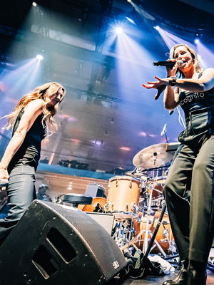 Event Incognito Artists Singing Waiter London