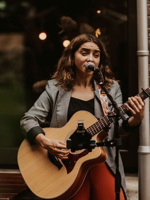 Event Isla Solo Singer/ Guitarist London