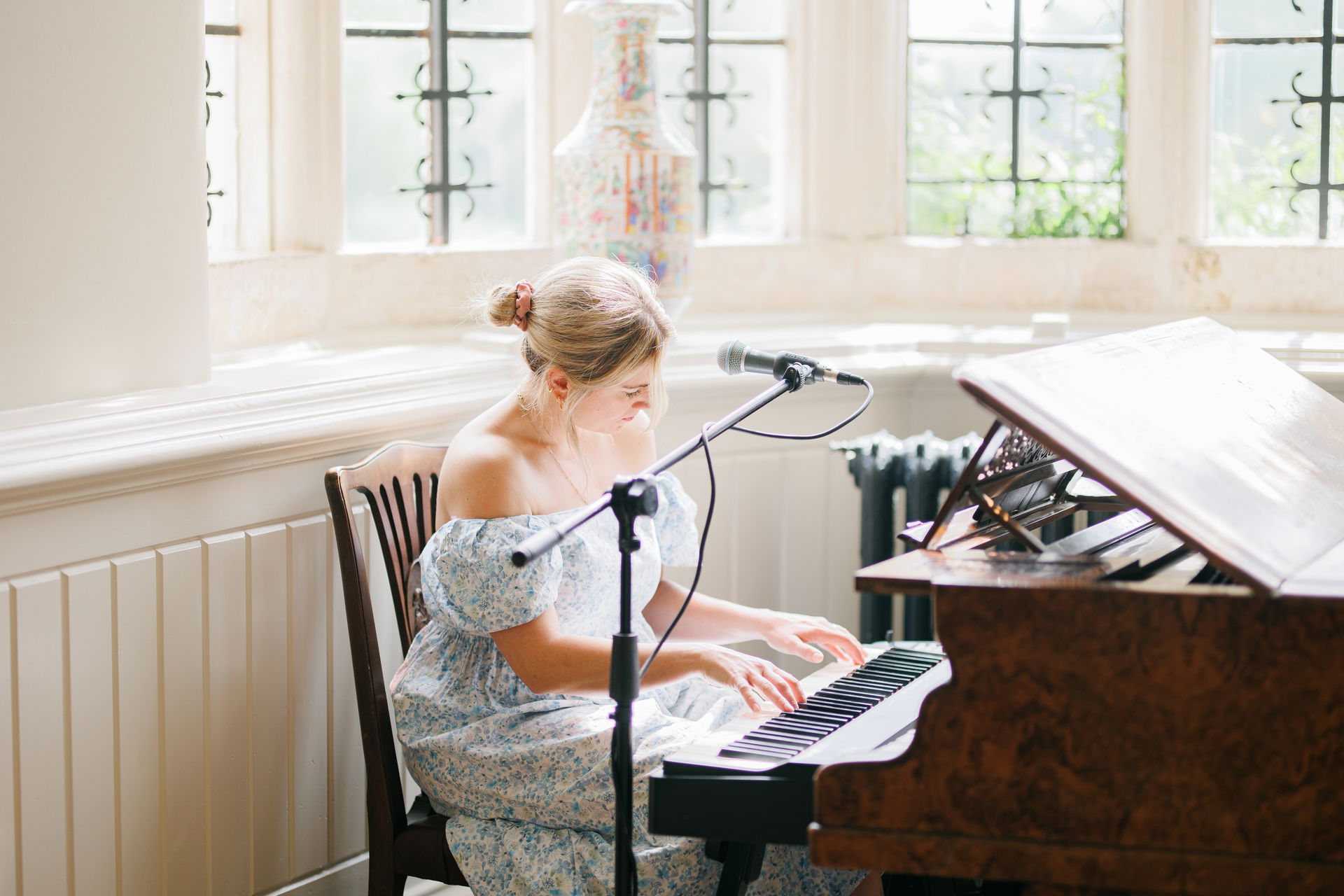 Florence Smith Singer Guitarist Review Wedding Gloucestershire