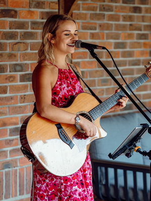 Event Daisy Taylor Singer Guitarist Greater Manchester