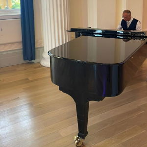 Hayley F booked Stevie T for their wedding in Gloucestershire Stevie T Pianist Review Wedding Gloucestershire