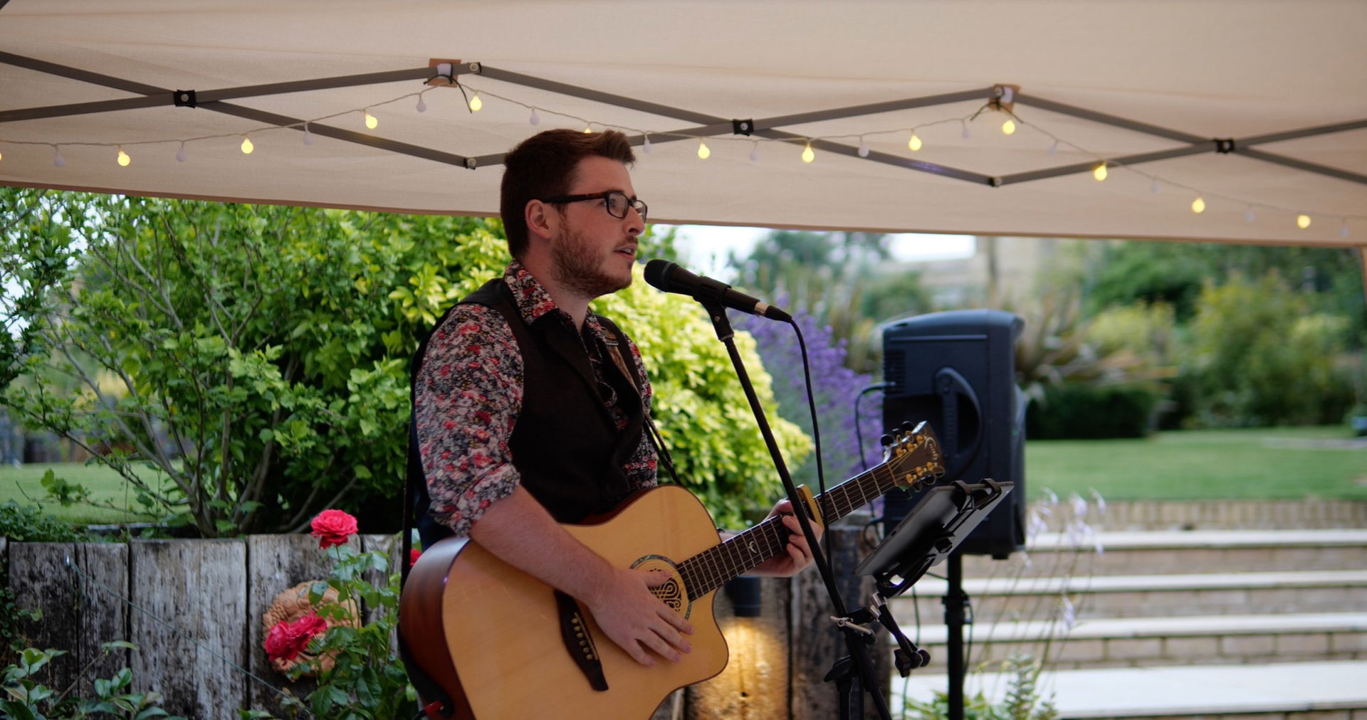 Tom Charles Singer Guitarist Review Private Party Buckinghamshire