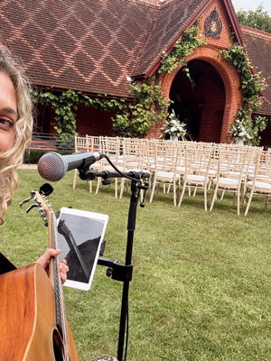 Event Kelly Barnes Solo Singer Guitarist Northamptonshire