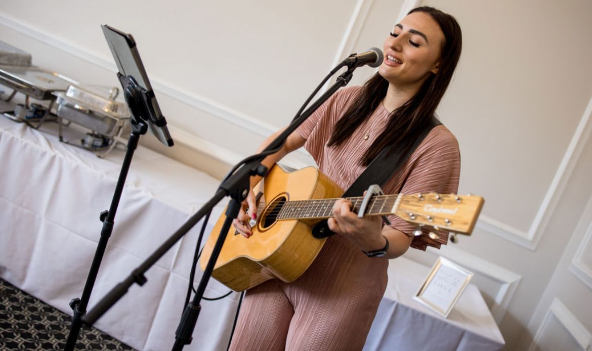 Bethany Amelia Singer Guitarist Review Wedding Berkshire