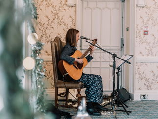 Promo Sian Summers Solo Singer/ Guitarist Nottinghamshire