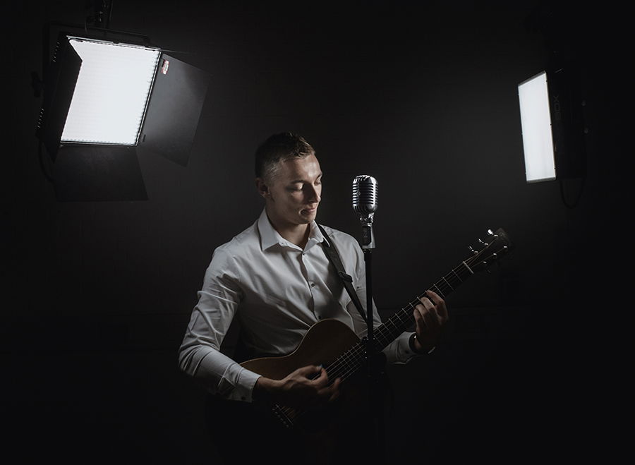 Brad James Singer Guitarist Nottinghmashire Alive Network