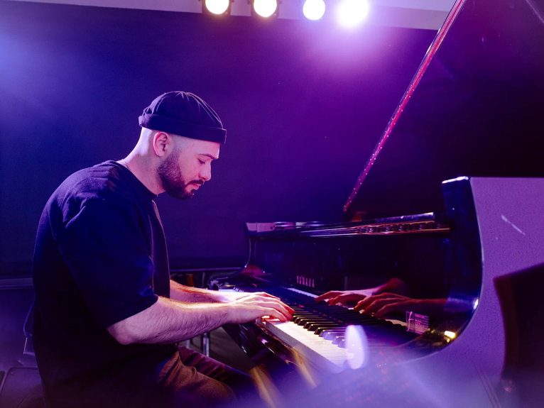 artists similar to The Italian Pianist