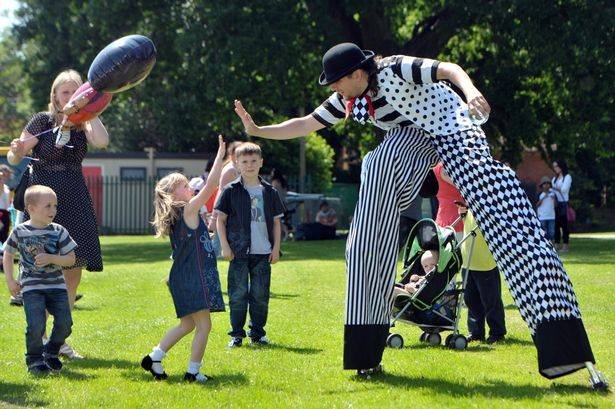 Promo Circus Stilt Walkers Street Performer Leicestershire