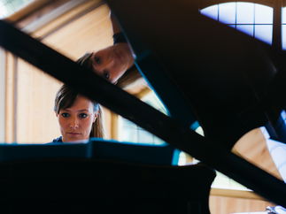 Promo Vivian Solo Singer-Pianist and Guitarist Derbyshire