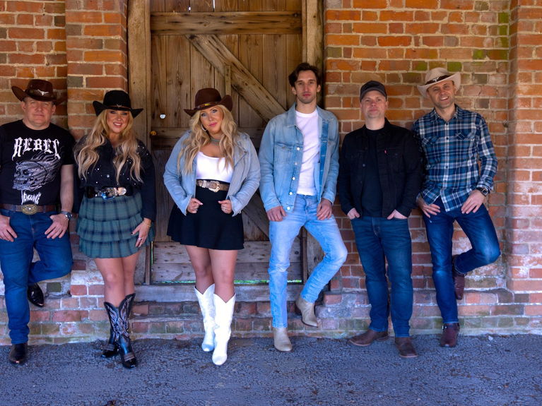 artists similar to Highway 49