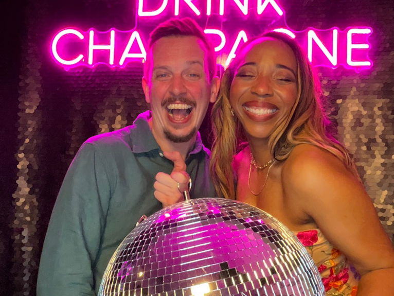 artists similar to Elegant Classic Selfie Booth