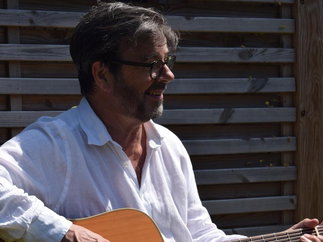 Promo Tim Hedley Solo Singer/ Guitarist Kent