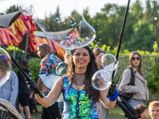 Promo Bubbletastic Bubbleologist Mix and Mingle Entertainer London