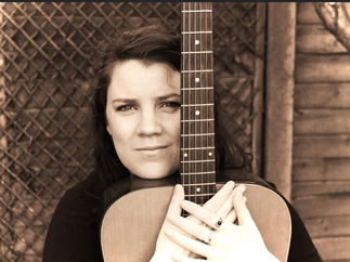 Promo Elly Singer Guitarist London