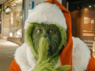 Promo The Green Grinch Christmas Entertainer Kent