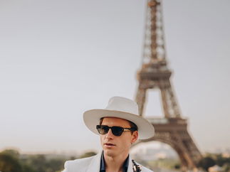 Promo Sax Vibes Saxophonist Devon