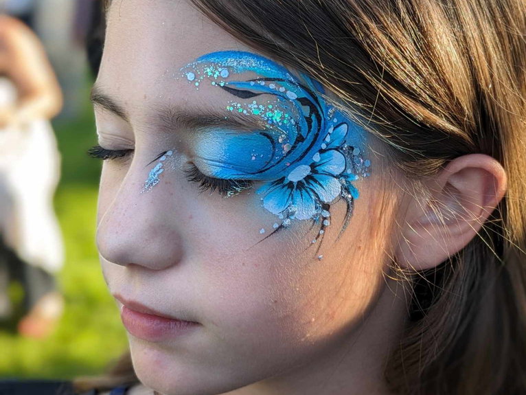 artists similar to Glitter Brush Creations