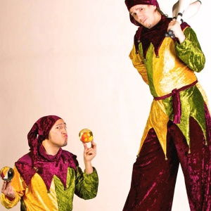 Promo Jugglers In Jester Costume  Leicestershire